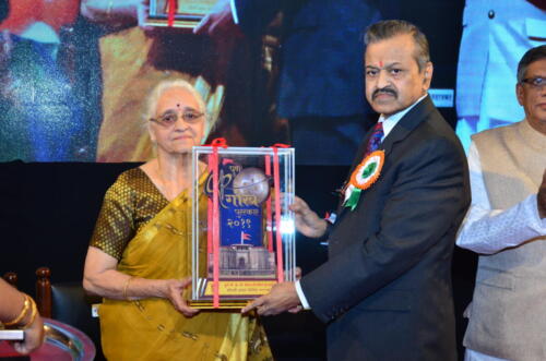 Felicitation of Asha Patankar at Gaurav sohala 2019