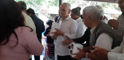 Food packets distribution at Matoshree Old age home1